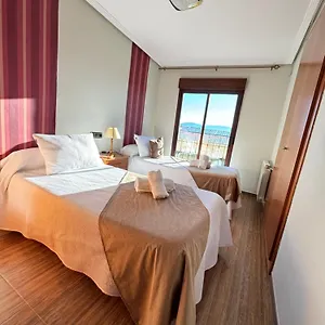 https://casa-enmedio-iznatoraf.es-andalucia.com